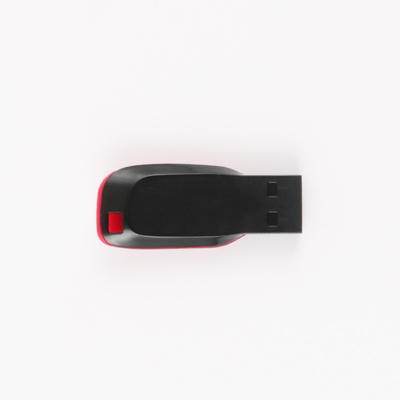 Un'unità flash USB a logo personalizzato con alloggiamento in metallo/plastica