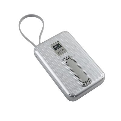 Power Bank portatile bianco con casella manuale di cavi accessori e 38.3 Passato