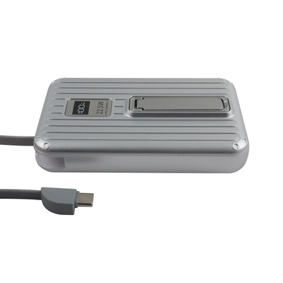 Power Bank portatile bianco con casella manuale di cavi accessori e 38.3 Passato
