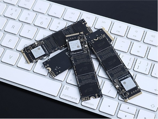 Dischi rigidi interni SSD da 256 GB a prezzi accessibili con interfaccia SATA III e velocità di trasferimento dati fino a 10 Gbps