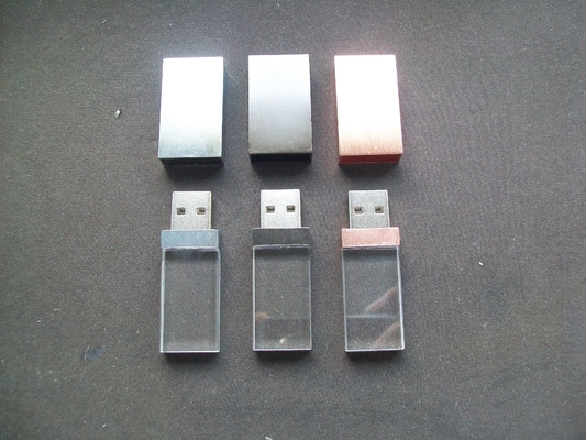 Crystal Usb all'interno con luce a LED quando si lavora luce a LED brillante
