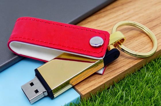 Mac OS compatibile Leather USB Flash Drive Nero Colore di magazzino Custom OEM Stile Design resistente Perfetto per regali aziendali