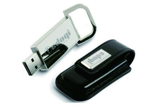 Chiavetta USB in pelle Oem Soluzione di archiviazione portatile elegante e durevole di colore marrone, ideale per regali ed eventi aziendali