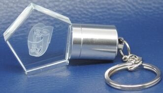 A forma di bottiglia Chiavetta USB in cristallo 3.0 Velocità di trasferimento veloce Design durevole Logo con incisione su lattina di cristallo