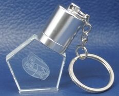A forma di bottiglia Chiavetta USB in cristallo 3.0 Velocità di trasferimento veloce Design durevole Logo con incisione su lattina di cristallo