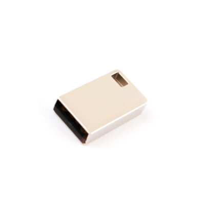 Superficie opaca della mini chiavetta USB in metallo di grado A e angolo dell'obiettivo grandangolare da 120 gradi che garantiscono la protezione dei dati
