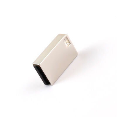 Superficie opaca della mini chiavetta USB in metallo di grado A e angolo dell'obiettivo grandangolare da 120 gradi che garantiscono la protezione dei dati