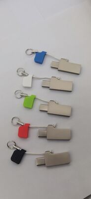 Chiavetta USB di tipo C con USB A con piccola catena di copertura in metallo, può laser e stampare logo ad alta velocità USB 3.2 e USB 3.1