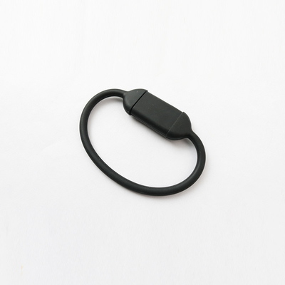 Un'unità flash USB con velocità di scrittura di 50 MB/s e di lettura di 100 MB/s