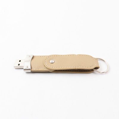 Un'unità flash USB in pelle a memoria completa con velocità di lettura di 20 MB/s