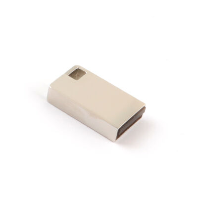 Superficie opaca della mini chiavetta USB in metallo di grado A e angolo dell'obiettivo grandangolare da 120 gradi che garantiscono la protezione dei dati